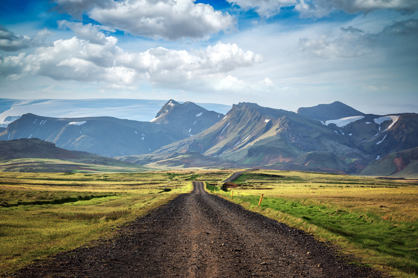 Przepastne krajobrazy zadziwią każdego przybywającego na wakacje 2023 na Islandię. /123RF/PICSEL