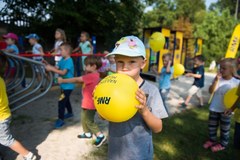 Przepiękny plac zabaw wraz ze ścieżką edukacyjno-sportową w Dobroszycach 