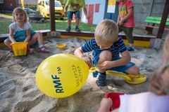 Przepiękny plac zabaw wraz ze ścieżką edukacyjno-sportową w Dobroszycach 