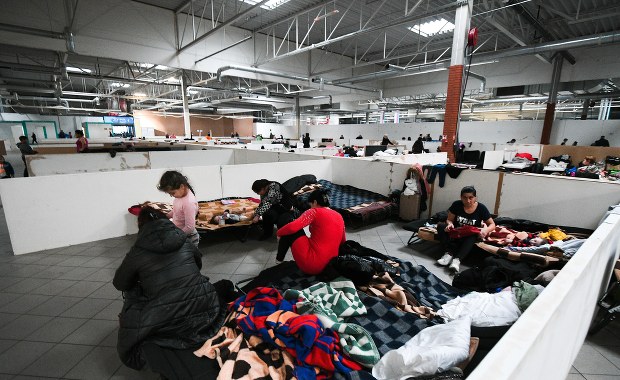 "Przepis jest nieprecyzyjny". Samorządowcy o dopłatach do zakwaterowania dla Ukraińców 