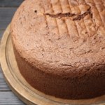 Przepis na czekoladowy biszkopt puszysty jak obłoczek. Dzięki temu nigdy nie opada