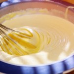 Przepis na domowy majonez ze starej książki kucharskiej. Gęsty, treściwy, sałatka jarzynowa wyjdzie wyborna 