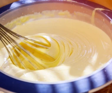 Przepis na domowy majonez ze starej książki kucharskiej. Gęsty, treściwy, sałatka jarzynowa wyjdzie wyborna 