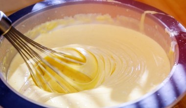 Przepis na domowy majonez ze starej książki kucharskiej. Gęsty, treściwy, sałatka jarzynowa wyjdzie wyborna 