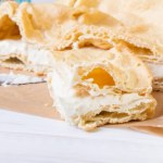 Przepis na idealne ciasto parzone. Karpatka będzie miała spektakularne "góry"