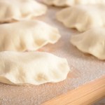 jogurt Przepis na jogurtowe ciasto na pierogi. Jest łatwiejszy niż tradycyjny