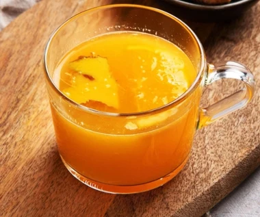 Przepis na napój detoksykujący. Oczyszcza wątrobę, dodaje energii i poprawia samopoczucie