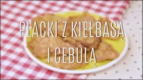 Przepis na szybkie placki z kiełbasą i cebulą