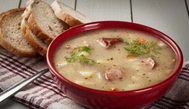 Przepis na żurek mam od babci. Na tym mięsie wychodzi palce lizać 