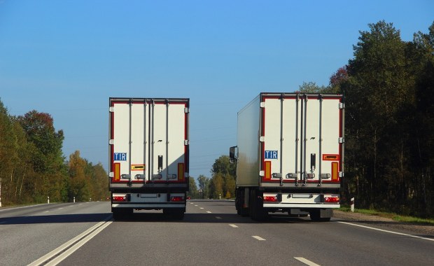 Przepisy dotyczące „wyścigów słoni” martwe? Mamy statystyki policji i ITD