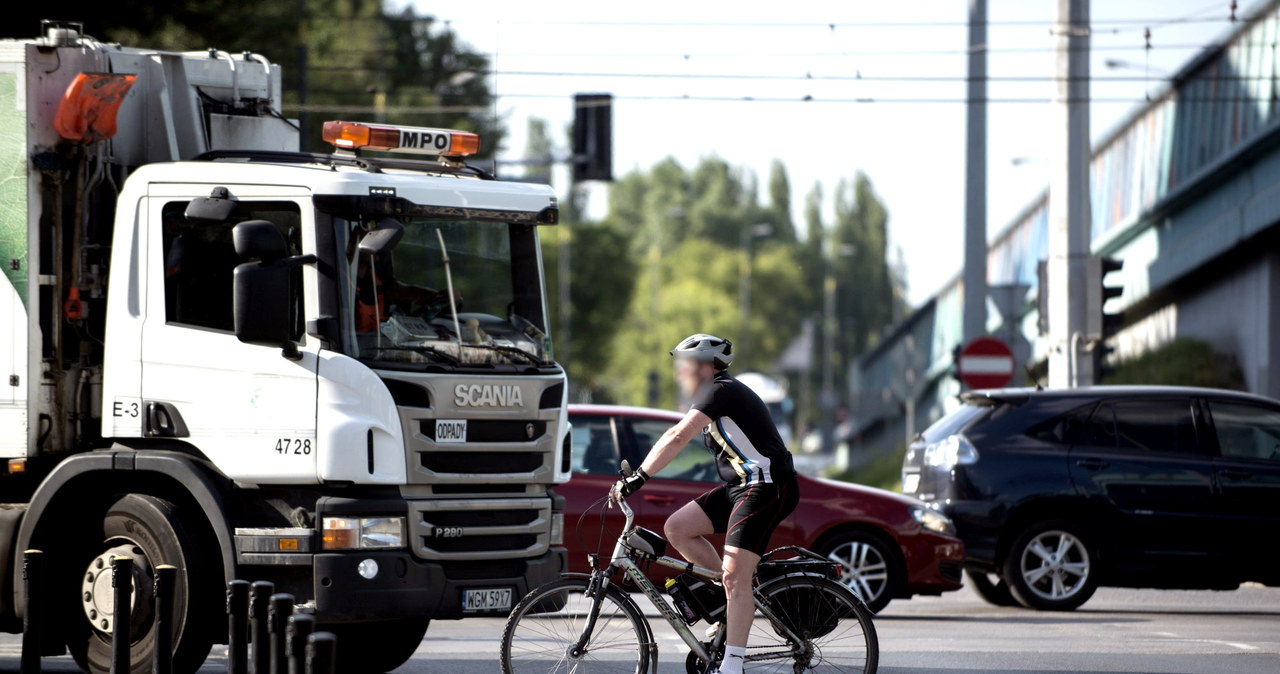 Przepisy łamią rowerzyści w strojach kolarzy... /Jakub Wosik  /Reporter