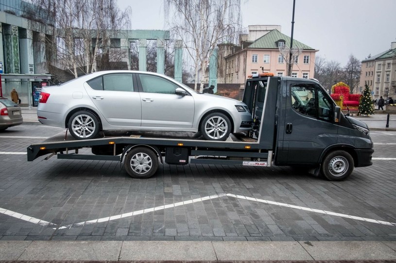 Przepisy umożliwiające konfiskatę samochodów zaczną obowiązywać już za tydzień /Jacek Dominski/ /Reporter