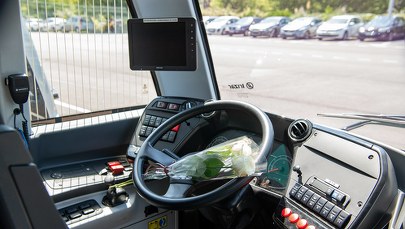 Przepracowała 34 lata jako kierowca. Zwolniono ją przez... niski wzrost