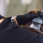 Przeprowadziłam rozmowy z pięcioma fryzjerami. Jednogłośnie wskazali jakie kolory włosów przestaną być modne na jesień