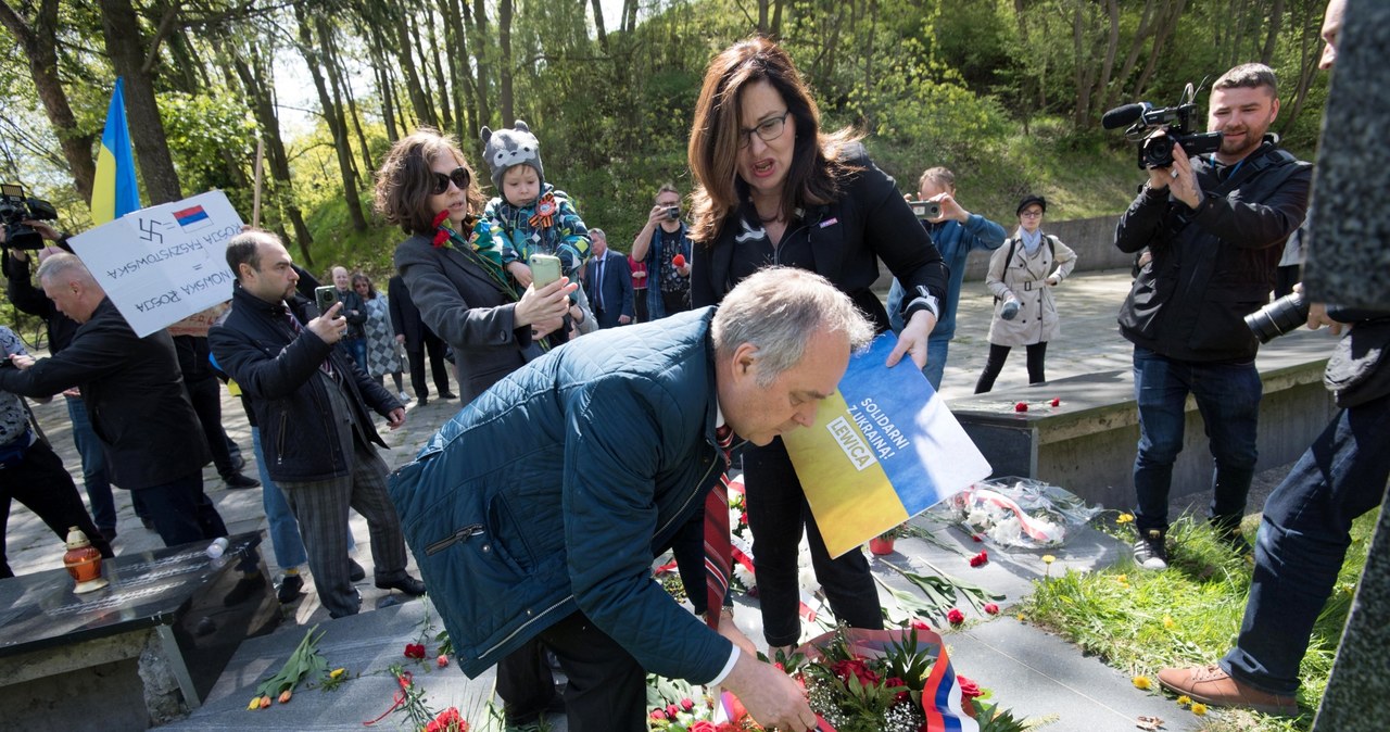 Przepychanki na cmentarzu żołnierzy radzieckich w Gdańsku