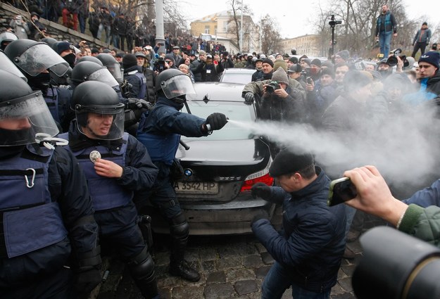 Przepychanki podczas zatrzymania Micheila Saakaszwilego /STEPAN FRANKO /PAP/EPA
