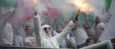 Przepychanki policji z kibicami przed meczem Legia Warszawa-Piast Gliwice