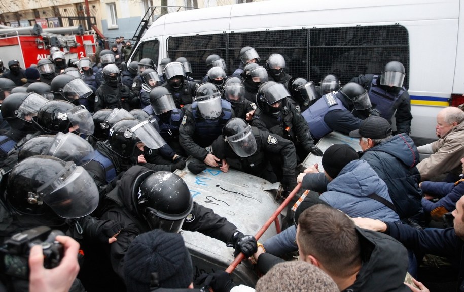 Przepychanki w czasie zatrzymania Saakaszwilego /STEPAN FRANKO /PAP/EPA