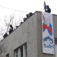 Przepychanki ze squattersami w Warszawie