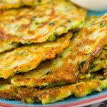 Przepyszny obiad albo dodatek do dania mięsnego. Te placki zrobisz w kilka chwil