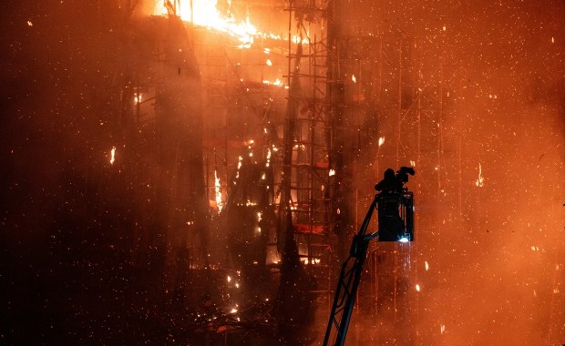 Przerażające doniesienia z Hongkongu: Wielu zabitych i zaginionych po pożarze