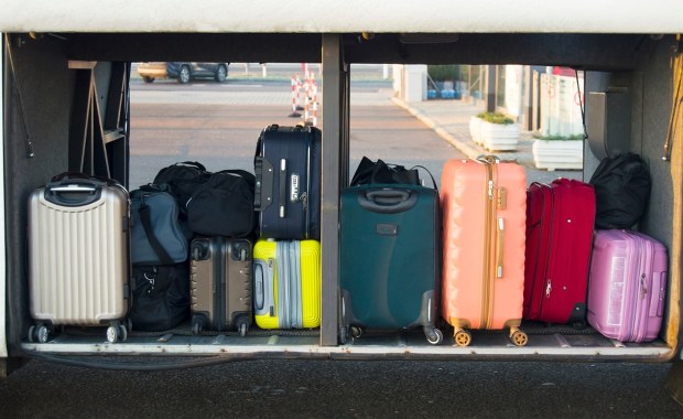 Przerażające odkrycie podczas postoju. 2-latka w zamkniętej walizce