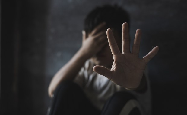 Przerażający raport. Co 3. dziecko w Polsce pada ofiarą przemocy ze strony bliskich