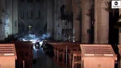 Przerażający widok z wnętrza katedry Notre Dame... 