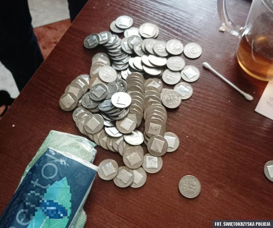 Przerobione monety zatrzymane przez policję /Komenda Miejska Policji w Kielcach / świętokrzyska policja /Policja