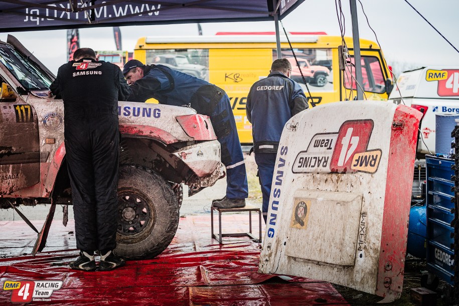 Przerwa serwisowa /RMF 4Racing Team /