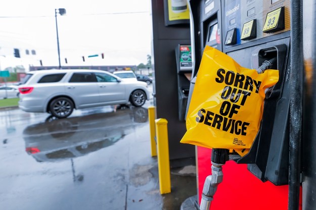 Przerwa spowodowała panikę wśród kupujących, skok cen oraz brak paliwa na wielu stacjach w południowo-wschodnich stanach USA /ERIK S. LESSER /PAP/EPA
