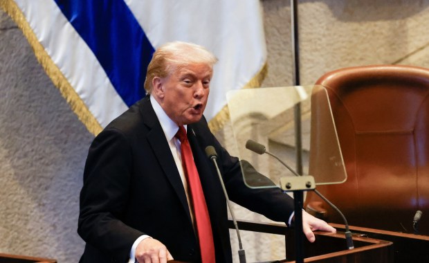 Przerwane przemówienie Trumpa. Co się wydarzyło w Knesecie?