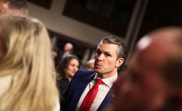 Przerwanie wsparcia dla Ukrainy wynikiem samowolki szefa Pentagonu