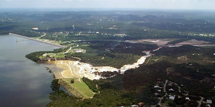 Przerwany wał Canyon Lake w Teksasie &nbsp; /Fot. Comal County, Texas