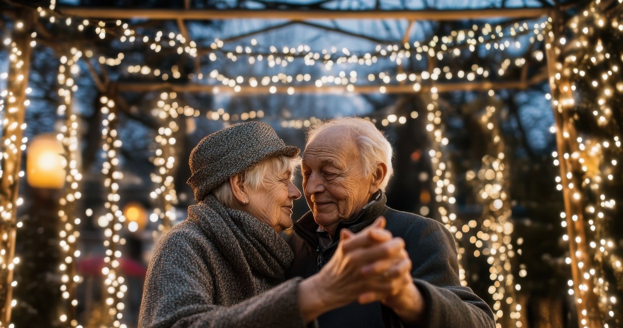 Przesądy karnawałowe nakazują w tym czasie dobrze się bawić i dużo tańczyć. Im wyższe skoki, tym większe plony. /Pixel