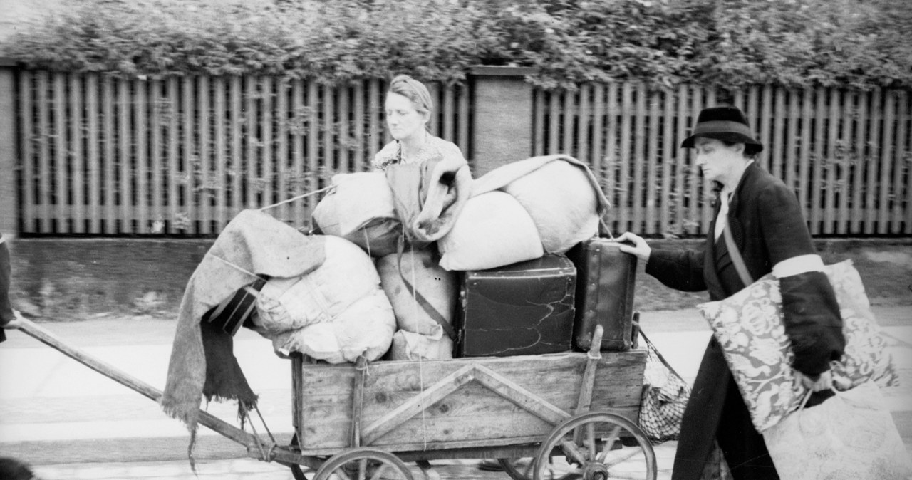 Przesiedleńcy lata 1945 - 1950 /Z archiwum Narodowego Archiwum Cyfrowego