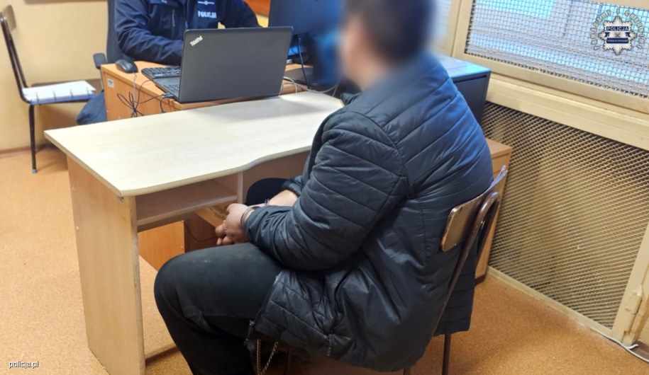 Przesłuchanie 17-latka, fot. Policja /