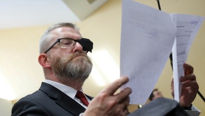 Przesłuchanie Brauna przesunięte. Chodzi o incydent w szpitalu