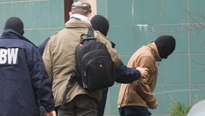 Przesłuchanie Polaka zatrzymanego w związku z podejrzeniami o terroryzm