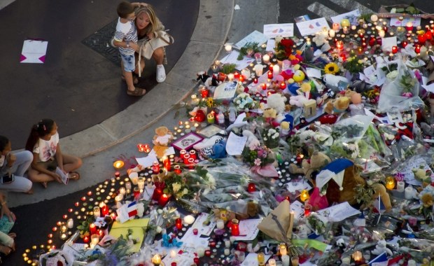 Przesłuchiwani są kolejni bliscy terrorysty z Nicei. 31-latek przed zamachem oglądał w sieci tortury