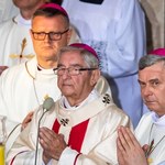"Przestroga dla innych biskupów". Komentarze po decyzji Watykanu ws. abpa Głódzia 