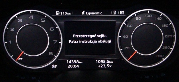 "Przestrzegać sejfu" - jeden z bardziej enigmatycznych komunikatów, na jaki można się natknąć we współczesnym samochodzie /INTERIA.PL