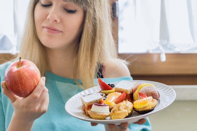 Przestrzegając kilku zasad, ustrzeżesz się przed zbyt wysokim poziomem złego cholesterolu /123RF/PICSEL