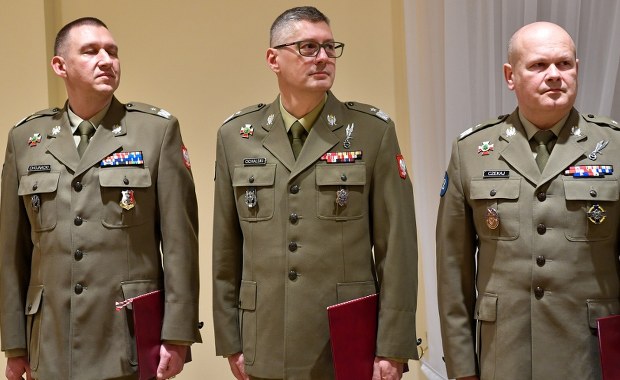 Przetasowania w armii. Ośmiu oficerów na dowódczych stanowiskach