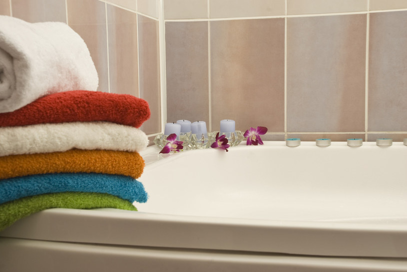Przetrzymywanie ręczników w łazience nie jest najlepszym rozwiązaniem /123RF/PICSEL