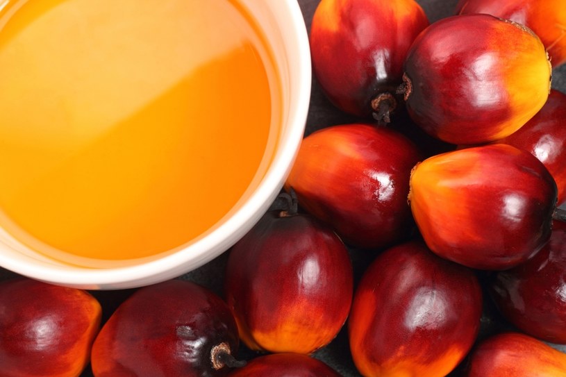 Przetworzony olej palmowy  traci swoje odżywcze właściwości i barwę /123RF/PICSEL