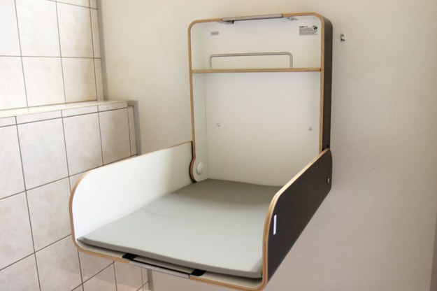 Przewijaki zostały zamontowane w męskich i damskich toaletach /Uniwersytet Przyrodniczy w Poznaniu