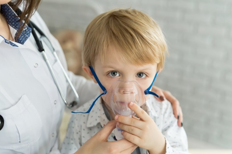 Przewlekły kaszel u dziecka nie musi oznaczać astmy oskrzelowej /123RF/PICSEL