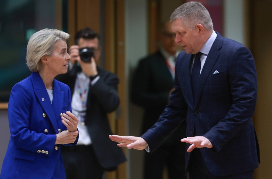 Przewodnicząca Komisji Europejskiej Ursula von der Leyen i premier Słowacji Robert Fico /OLIVIER HOSLET /PAP/EPA