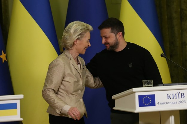 Przewodnicząca Komisji Europejskiej Ursula von der Leyen oraz prezydent Ukrainy Wołodymyr Zełenski podczas konferencji prasowej po spotkaniu w Kijowie /Viktor Kovalchuk /PAP